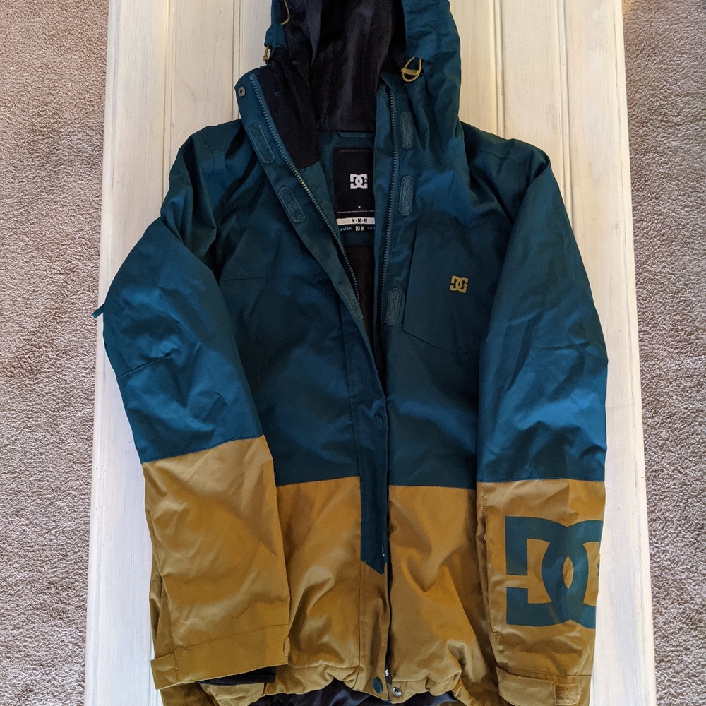 Women's snowboarding outfit